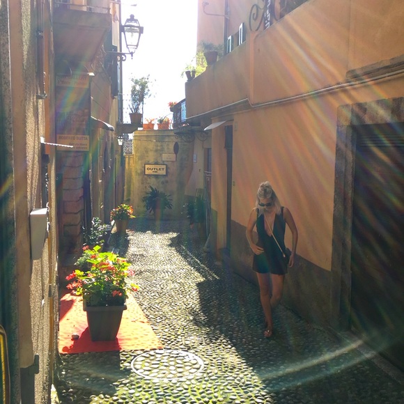 Meet your Posher, Justine - Picture 1 of 1